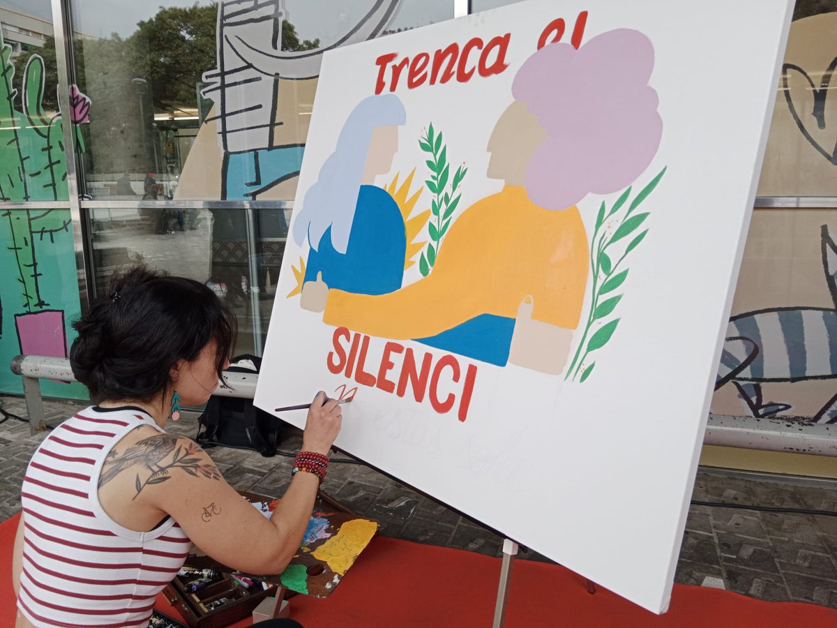 vallhebron's tweet photo. Arrenca l'acte contra la #ViolènciaMasclista. #VallHebron se suma al 25-N🟣reforçant el seu compromís amb treballar activament per a la seva erradicació a través de la detecció de les víctimes, el seu tractament i acompanyament, així com la conscienciació dels professionals. https://t.co/KXZmrPEzoz