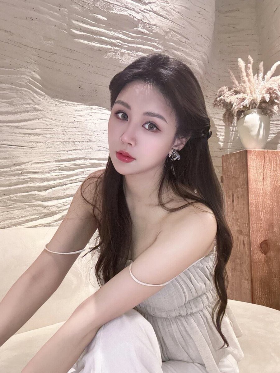 Amychenyi0518's tweet photo. Drink more hot water and hug me more in winter https://t.co/S0XOr1POwx