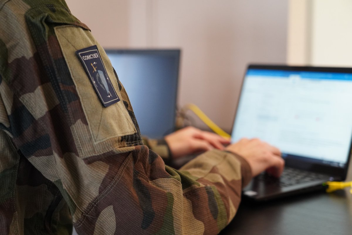 ComcyberFR's tweet photo. #Exercice | Préparation opérationnelle intensive pour les nouveaux cybercombattants en lutte informatique défensive et d’influence. Ils se sont entrainés à l’occasion de l’exercice de cyberdéfense #TAMERLAN dans le continuum de l’exercice #DEFNET.
⏩https://t.co/6w7d1nHCob https://t.co/NceiRm8PuV