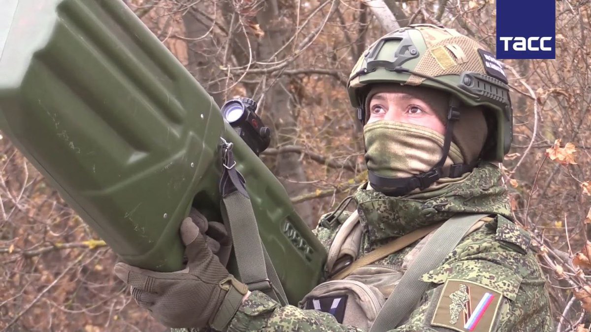 TheGreyPatriot_'s tweet photo. 🇷🇺 Today's work of drone suppression unit from undisclosed TOS-1 battery in SVO zone.

#Russia #Russian #Russians #Today #SVO #Military #Army #Drone #UAV #TOS1 #Flamethrower #Tactical #Jammer #Artillery #Missile #Rocket https://t.co/ORz1UyaDbL
