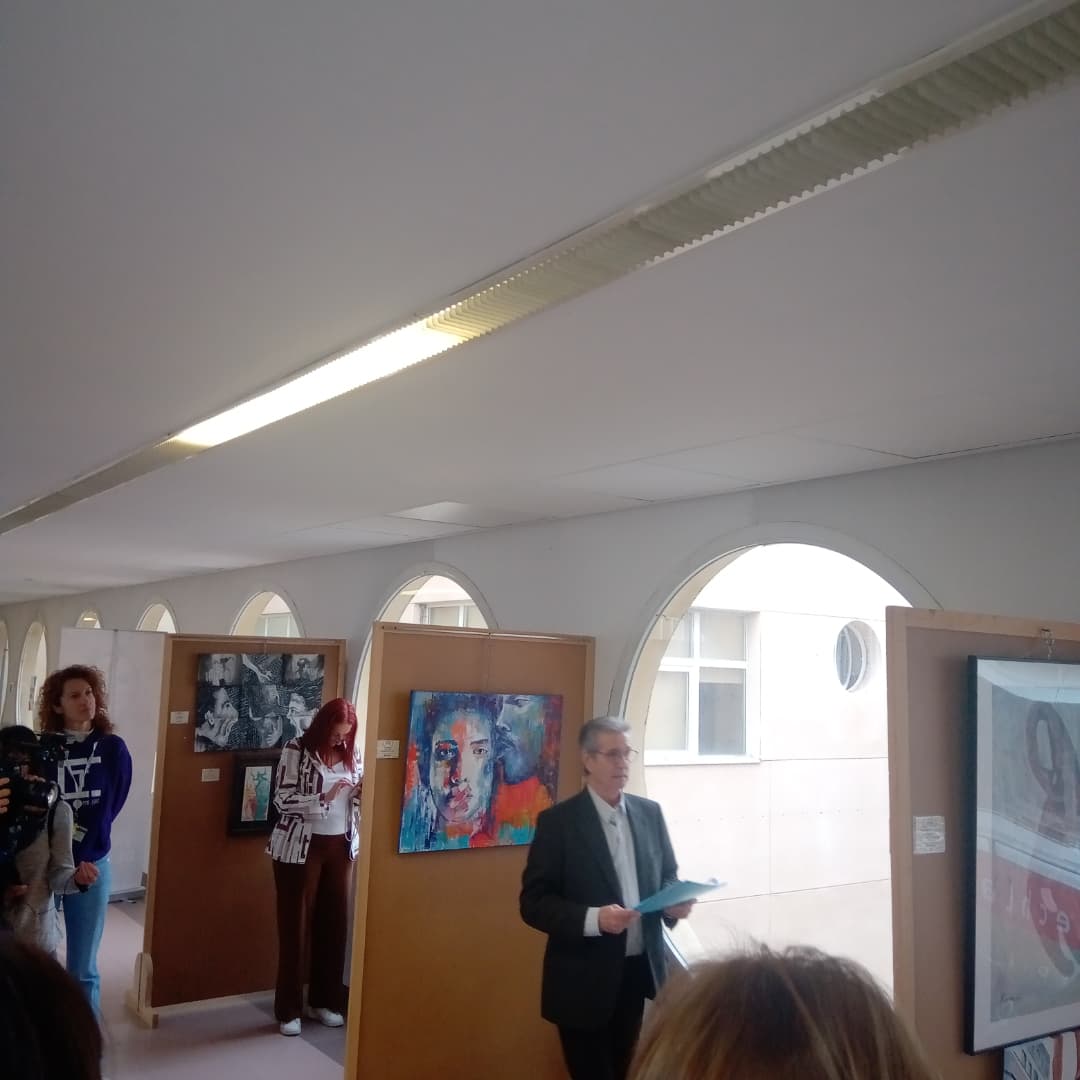upmigualdad's tweet photo. Recorrido por la Exposición de Pintura “Igualdad y Violencia de Género” por Alfredo Rodríguez, Presidente Círculo Pintores Solidarios
@ETSISIupm  @La_UPM  @Delegacion_UPM https://t.co/Nu8pSJ4W5q