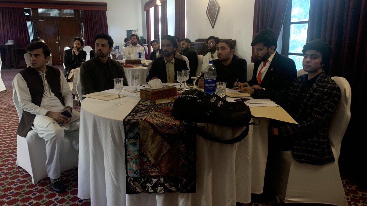 for_interfaith's tweet photo. Dileep Kumar Doshi advises the participants to study those Articles of the Constitution ensuring fundamental rights to citizens, so that they get themselves sensitised on what rights does the Constitution guarantee to them.
#YouthforChange #Inclusivity #Diversity #Peace #Pakistan https://t.co/JcDYGrMGI5