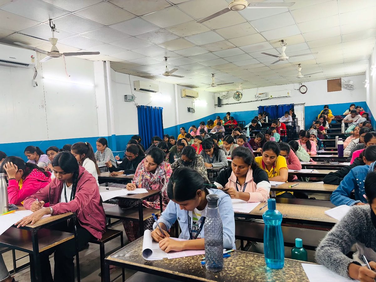 goalpatna's tweet image. Capturing the spirit of excellence! 
A glimpse into the Ascent Program test conduction across various Goal centres, where determination meets opportunity. 
#GoalInstitute #ascentprogram #goaltheresultfactory #goal #leadinginstitute #neet #jee