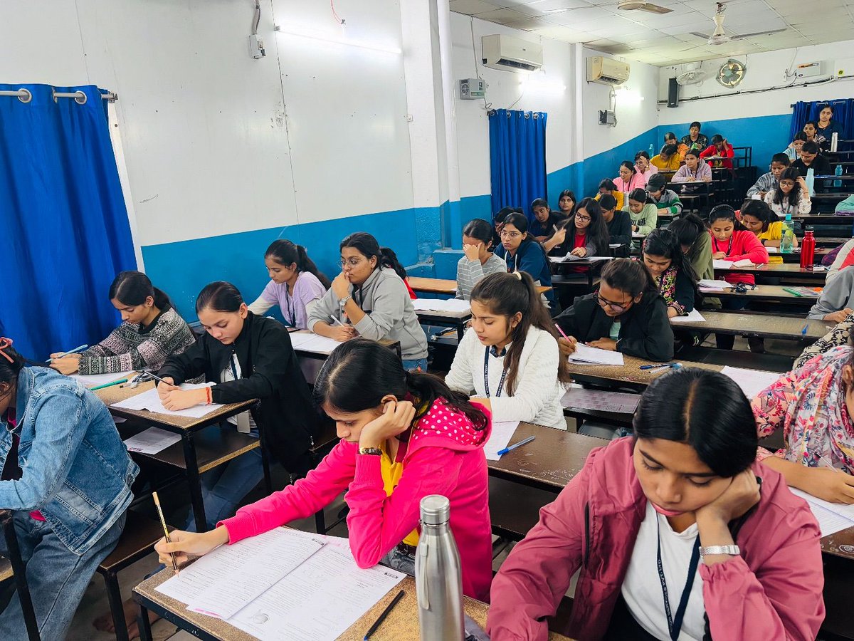 goalpatna's tweet image. Capturing the spirit of excellence! 
A glimpse into the Ascent Program test conduction across various Goal centres, where determination meets opportunity. 
#GoalInstitute #ascentprogram #goaltheresultfactory #goal #leadinginstitute #neet #jee
