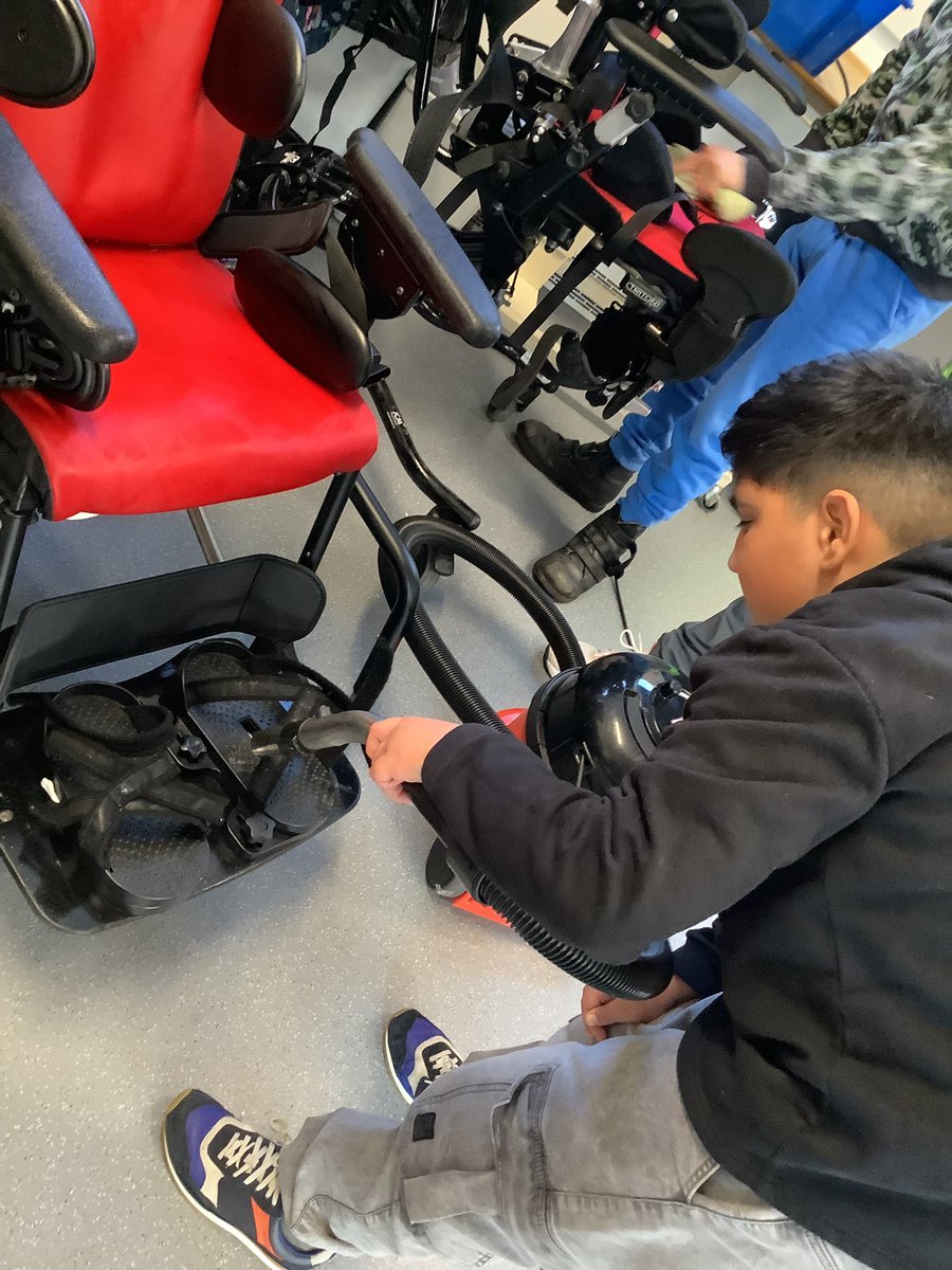 victoria_school's tweet image. Voyage students have been working incredibly hard - and been extra helpful - whilst practising their cleaning skills during their Independent Living module 🧼 🧽 🧹 

They’ve made some of the students work chairs look brand new 🎉🤩

#independence #workskills #SEND #education