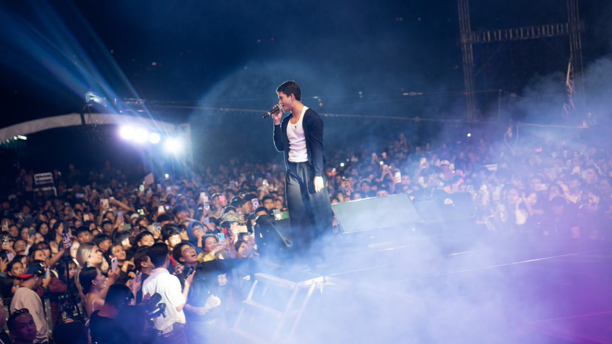 cornerstone_ofc's tweet photo. #KyleEcharri tugged at the crowd’s heartstrings when he serenaded them during the Adivay festival in Benguet! ✨

Thanks for having Kyle! 🫶 See you next time!

#CornerstoneArtist  

1/2 https://t.co/I3WXigezpb