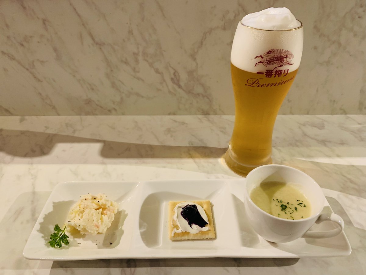 Riiien's tweet photo. 今日は行きつけのお店で練習w
ホップをジンに漬け込んだホップジンソーダうま～い🤣
砂肝のアヒージョも美味い😋 https://t.co/THgHNcucV1