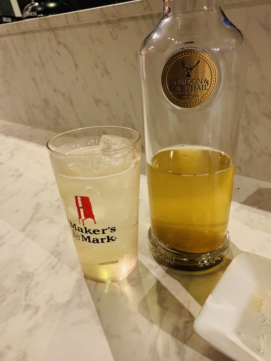 Riiien's tweet photo. 今日は行きつけのお店で練習w
ホップをジンに漬け込んだホップジンソーダうま～い🤣
砂肝のアヒージョも美味い😋 https://t.co/THgHNcucV1