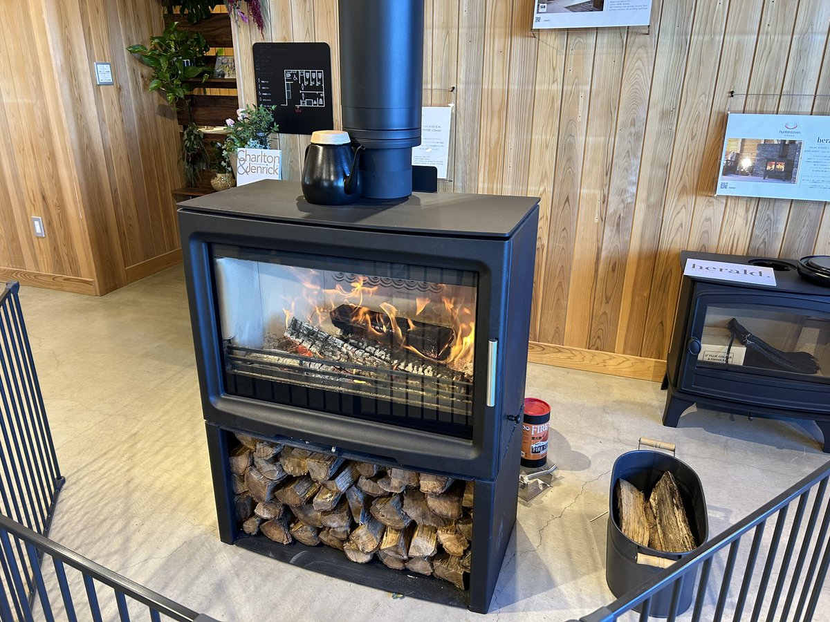 danamo_danamon's tweet image. 薪のパチパチに癒されました。
ハンバーグも美味しかったです。写真は200gのライス付きです。

#メッツァビレッジ
#ALLUMER

バレーパークから出てメッツァ側でランチも美味しい
素敵なお店ができて嬉しいです