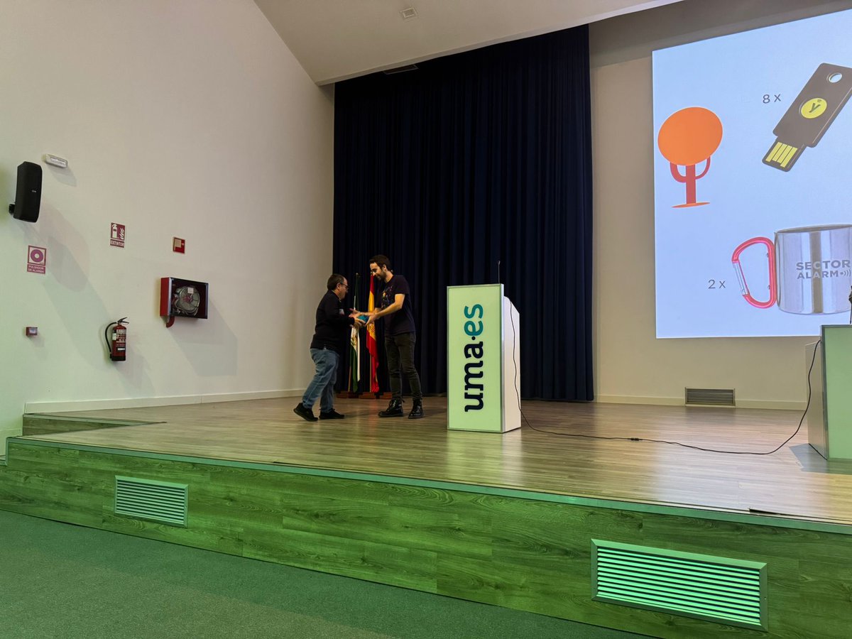 ¡Un placer haber apoyado la #dotnetmalaga! 🚀

Además, participamos en el sorteo final con un Echo Show 5 y nuestro compañero <a href="/diegorosec/">Diego Rodríguez</a> fue el encargado de entregárselo al ganador.

¡Esperamos que lo disfrutes! 👏🏼
<a href="/dotnetmalaga/">dotnetMALAGA</a>