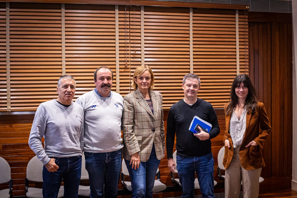 Laura Tuero (@laurasturies) on Twitter photo Esta mañana nos hemos reunido con <a href="/FERNANDOCACHERO/">FERNANDO SIERRA</a> y <a href="/Nicolasggvvv/">Nicolás García Glez.</a>, en representación de diferentes clubes deportivos asturianos: <a href="/BelenosClub/">Belenos Rugby Club</a>, @ADBA87, <a href="/oviedocb/">Alimerka Oviedo Baloncesto</a>, <a href="/CBLaCalzada/">Club Balonmano MotiveMarket.com La Calzada</a>, <a href="/gijonhc/">Telecable Hockey Club</a>, <a href="/Cb_Oviedo/">Club Badminton Oviedo</a> y <a href="/cosanuesa/">Cosa Nuesa</a> #Deporte #Igualdad #Asturies #Presupuestos2025 Esta mañana nos hemos reunido con <a href="/FERNANDOCACHERO/">FERNANDO SIERRA</a> y <a href="/Nicolasggvvv/">Nicolás García Glez.</a>, en representación de diferentes clubes deportivos asturianos: <a href="/BelenosClub/">Belenos Rugby Club</a>, @ADBA87, <a href="/oviedocb/">Alimerka Oviedo Baloncesto</a>, <a href="/CBLaCalzada/">Club Balonmano MotiveMarket.com La Calzada</a>, <a href="/gijonhc/">Telecable Hockey Club</a>, <a href="/Cb_Oviedo/">Club Badminton Oviedo</a> y <a href="/cosanuesa/">Cosa Nuesa</a> #Deporte #Igualdad #Asturies #Presupuestos2025