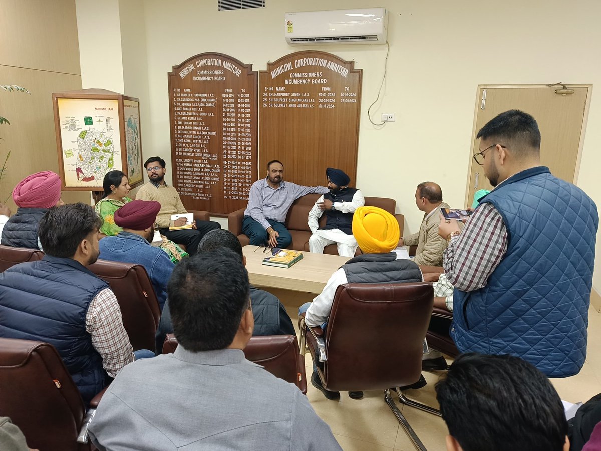 mcamritsar's tweet photo. Review meeting done by Ld. Commissioner in presence of MLA Dr Jasbir Singh Sandhu regarding development works on 20-11-2024
#news #highlights #drjasbirsinghsandhu https://t.co/xh1jQnO3uI