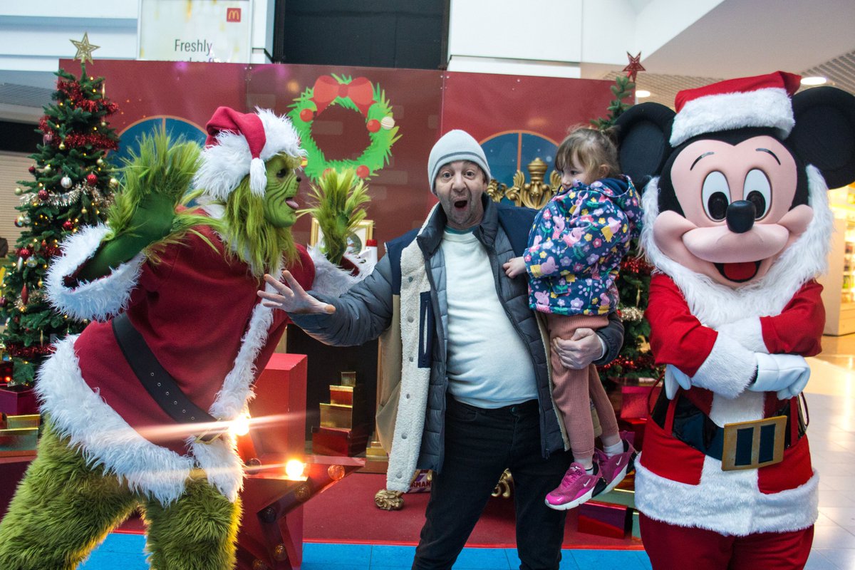 FishergateSC's tweet photo. 🎅Our Light Switch On event at the weekend was truly magical 🎉

A big thank you to everyone who came down to see our Christmas Lights Switch On with Mickey Mouse &amp; The Grinch. What a fantastic turnout we had 🥰

Thanks to @AJMASCOTS for hosting!
#SwitchOn @VisitLancashire https://t.co/NHYOyV7gyf