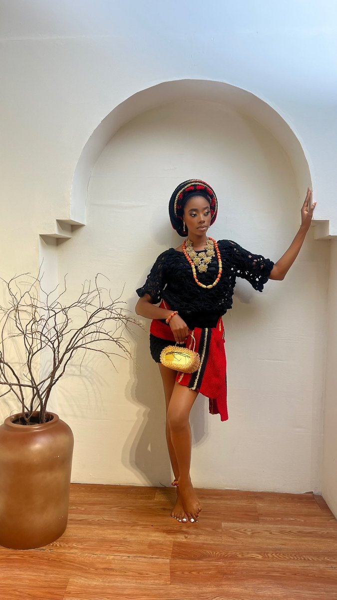 AbekeAdams's tweet photo. Little miss “crochet her outfit “ just made crochet oleku . Yes my gele is crochet! https://t.co/OqFS5e2OQJ
