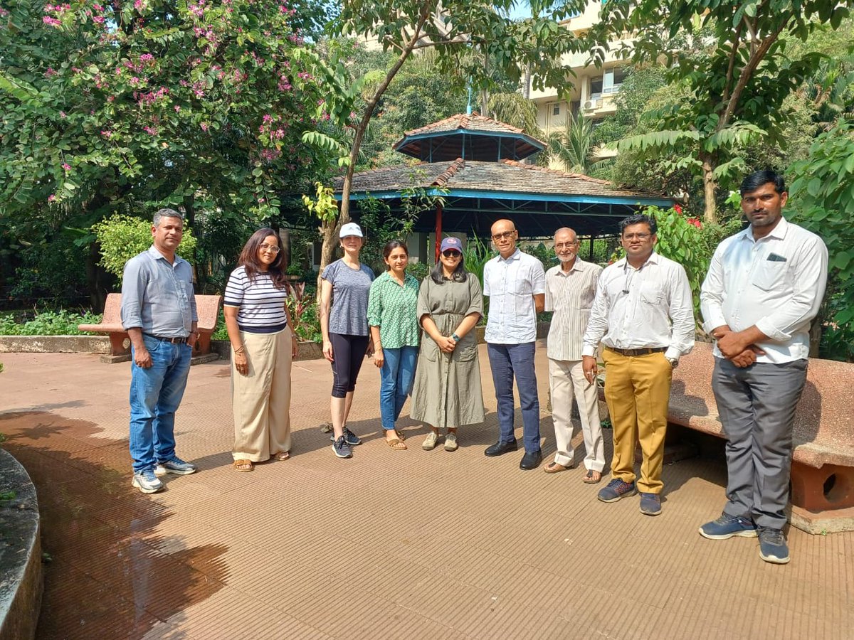 Asif_Zakaria's tweet photo. Lost the election, but not the purpose.
Back to work the very next day, meeting citizens and addressing their concerns.
Met with residents of Perry Cross Road regarding ongoing road improvement works addressing their concerns. 
Public service is a responsibility, not a position.
Together, we’ll continue to make a difference. #AlwaysForThePeople #Bandra #PublicService