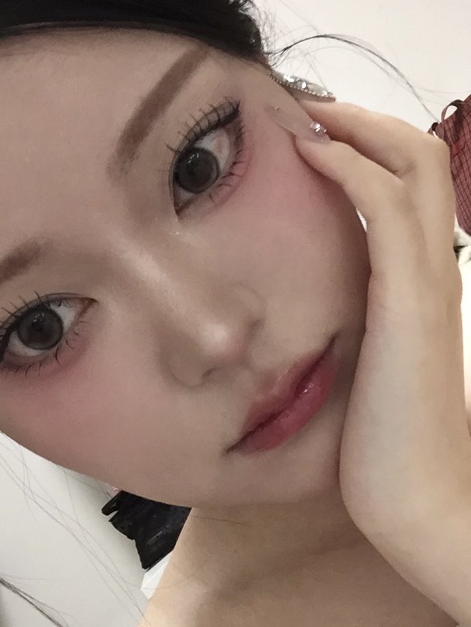 angelranda15's tweet photo. 最近のニンニンちゃんの目の下すぐチークメイクがあまりにもかわいいので真似してみた❤️

下まつ毛がっつりで涙袋から始まるチークがポイント⋆. 𐙚 ˚
めっちゃ写真盛れる！ https://t.co/fsTfTLFo5W
