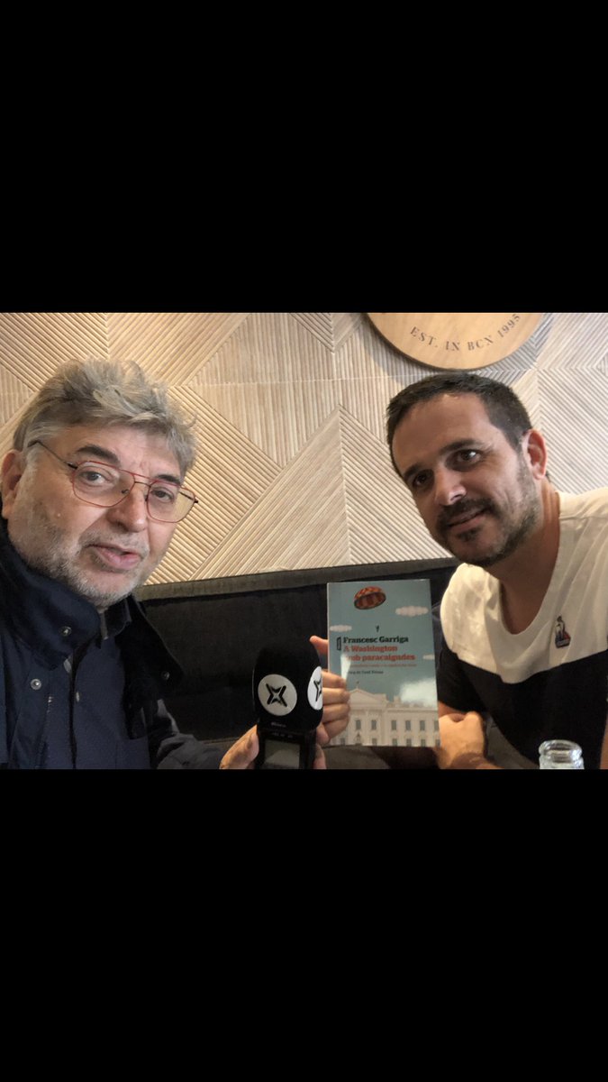 JosepGenesca's tweet photo. Dies 25 i 26/11/2024 de 11 a 12h Informe Especial Parlem de llibres amb el Francesc Garria autor del llibre"A Washington amb paracaigudes"Portic i amb Alfred Bosch per el llibre"Obriu pas ! Columna.@fgarriga @Ed_Portic @columnaedicions Escolteu-nos a radiopuig-.net i al 107.3 FM. https://t.co/yTcfbSFkFS