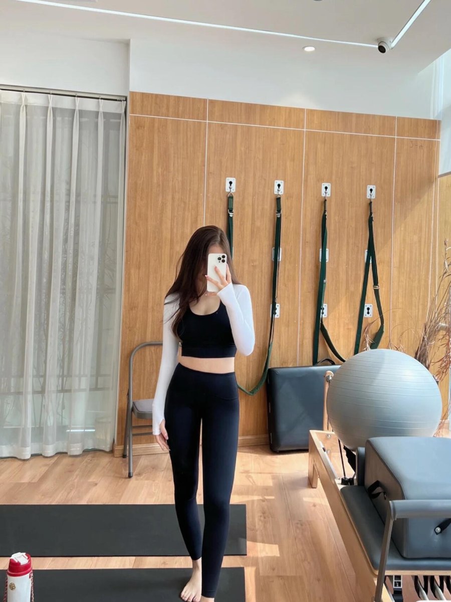 cleopas88's tweet photo. Practicing yoga on a winter morning improves blood circulation and reduces stress🧘🏻🧘🧘 https://t.co/gBbmGSjft3