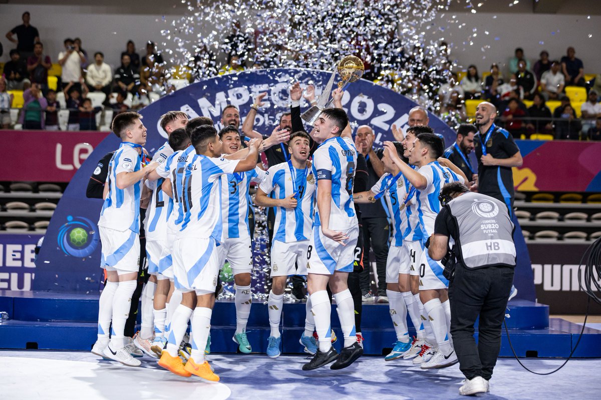 adostoquesfut's tweet photo. 👋🏻 Buen día...

🏆 ¿Hermosa mañana, verdad?

📸 @CONMEBOL https://t.co/0bHEXSxgWS