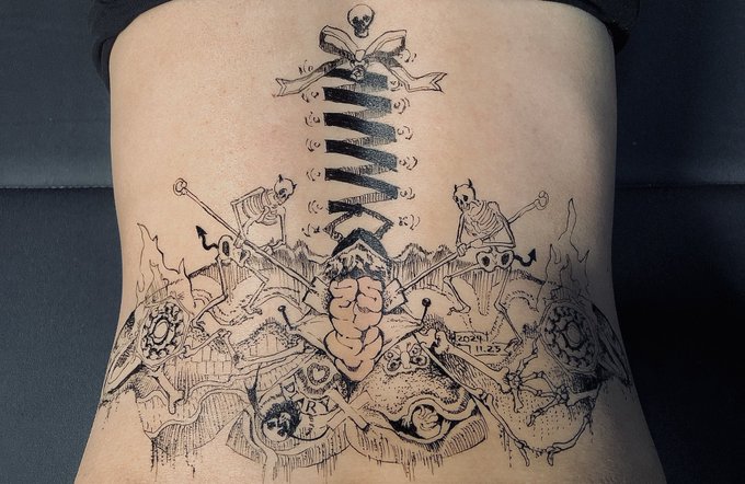 ボディペイントさせていただきました✒️✨
今回は蛾と骨がテーマ(約4時間)

長時間お付き合いありがとうございました!!
モデルさん(@AzumiWork )

やってみたい方いたらリプに概要貼っておきますので確認の上ご連絡ください! 