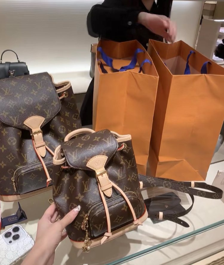 AshamMahrous's tweet photo. Shopping is the happiest. https://t.co/h5Az88gD7K