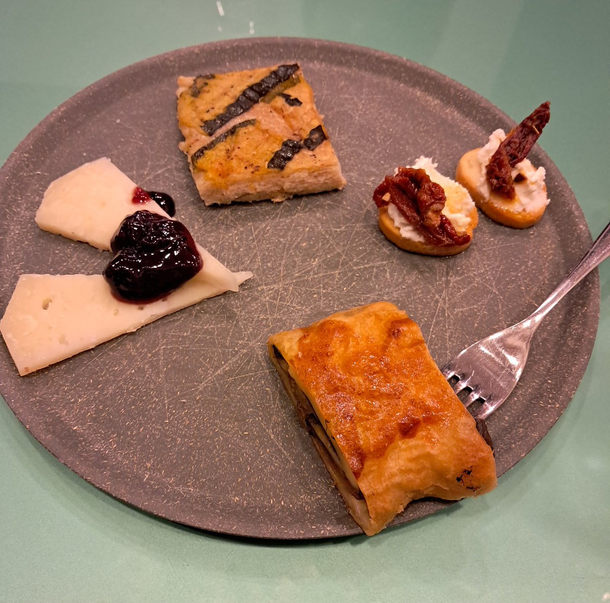 Vanessa Santoni (@vanessasantoni) on Twitter photo #22novembre Degustazione organizzata dalla mia amica sommelier Cosima Grisancich <a href="/ma_du_vin/">Cosima Grisancich</a> c/o "I dolci di Fulvio", #Trieste ('Enoteca Bere Bene'). Con i turchi Hasan e Müge. Stappati 4 #vini pugliesi (zona Bari e #Salento) + piatto abbinato di finger food.
#Puglia
#Italianwine #22novembre Degustazione organizzata dalla mia amica sommelier Cosima Grisancich <a href="/ma_du_vin/">Cosima Grisancich</a> c/o "I dolci di Fulvio", #Trieste ('Enoteca Bere Bene'). Con i turchi Hasan e Müge. Stappati 4 #vini pugliesi (zona Bari e #Salento) + piatto abbinato di finger food.
#Puglia
#Italianwine