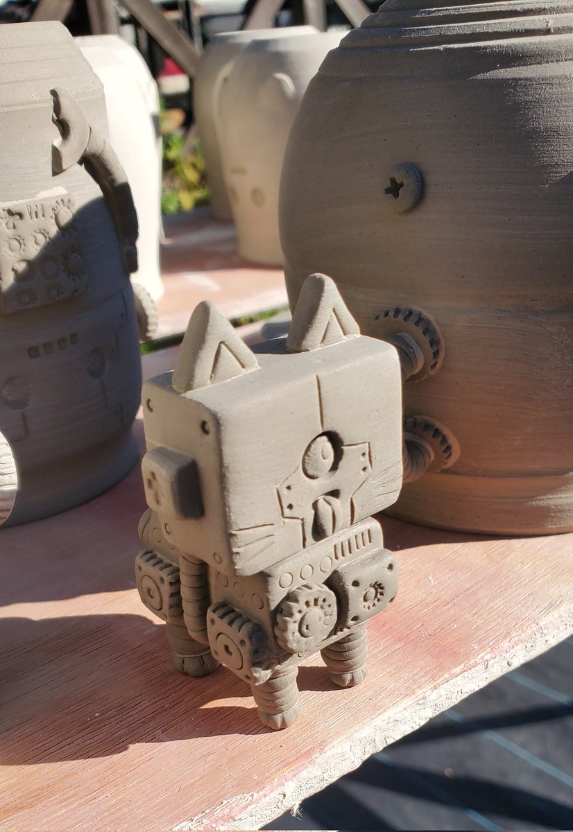 ネコのロボットも作ってみた😃 minneのハンマケにロボット人形何個持っ