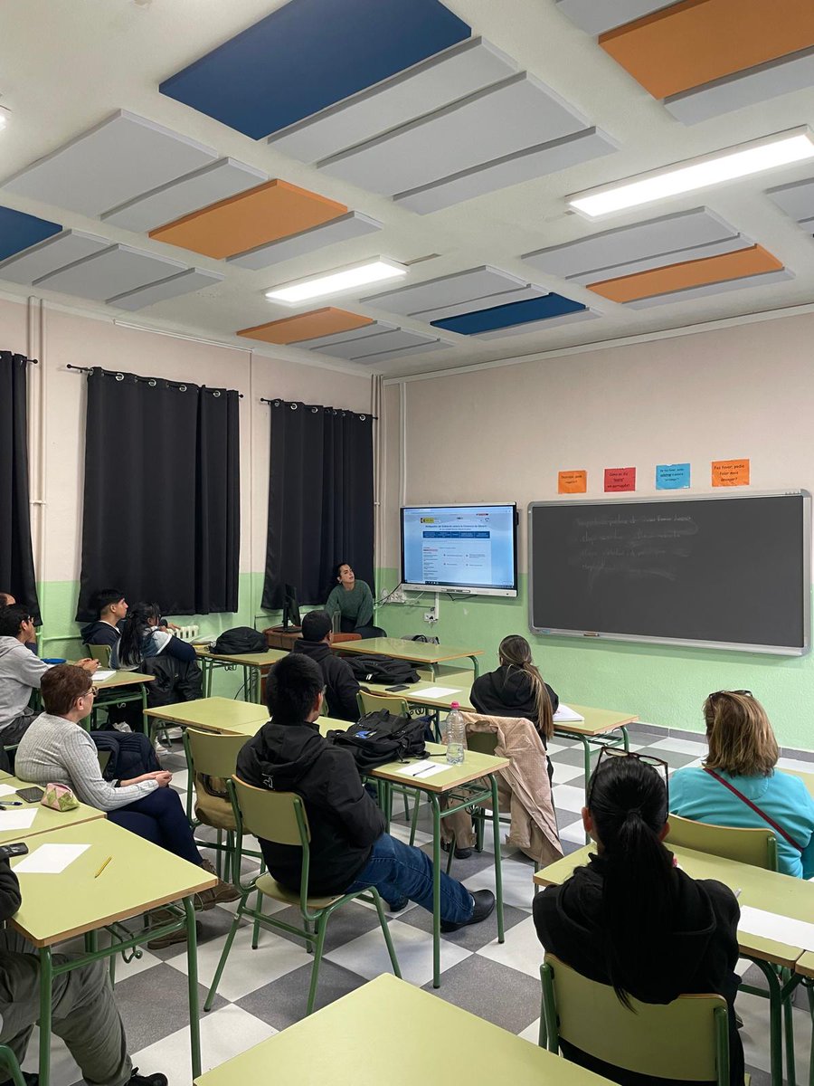 El alumnado de ESPA del #CEPA_Mateo reflexionó sobre la violencia de género y sexista mediante una actividad de sensibilización. Tras ver los cortos "No" y "Mar y María", se llevó a cabo un debate que promovió la toma de conciencia sobre este tema. #NiUnaMenos