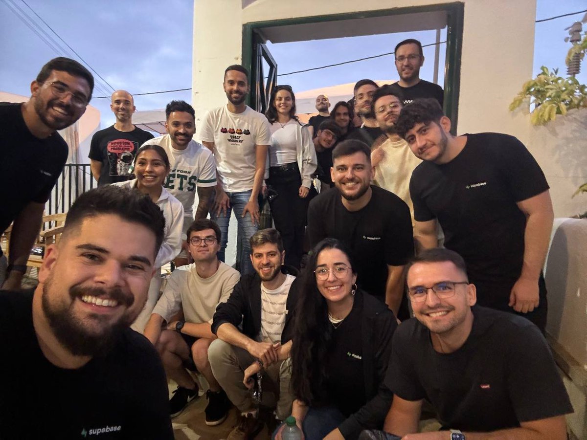 Ivanbtrujillo's tweet image. ‼️El 13 de Diciembre tenemos  un nuevo⚡️@supabase meetup en Tenerife, 18:00 en Tandem &amp;amp; Coworking (La Orotava) 🌴

✍️Regístrate aquí:
lu.ma/tbt7vc6b

RT para llegar a mas gente  🔁 

+ Info en el hilo 🧵👇