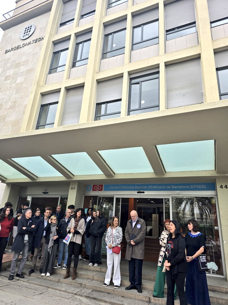 CarmeFenoll's tweet image. 🖐 #25N Prioritat: escoltar i acompanyar bé a les víctimes. A @la_UPC hem aprovat el nou protocol PROU 🖐 prou.upc.edu.
🗣Hem convidat la @LaiaAubia, directora @academiacinecat per parlar-ne. cc @institutteatre  @diariARA @aula_teatre @ainatroncoso