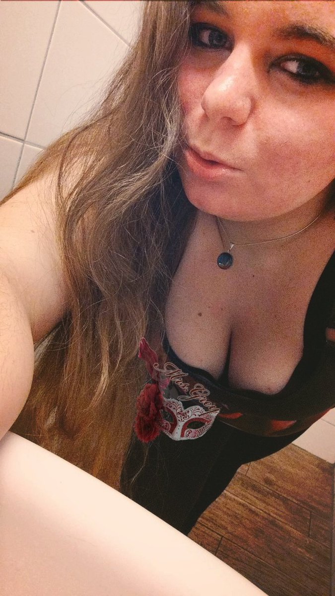 Mrsgrey1002's tweet photo. Na ihr lieben 😘 ich bin wieder da und Versuche aktiver zu werden https://t.co/yF7CiSTIcZ