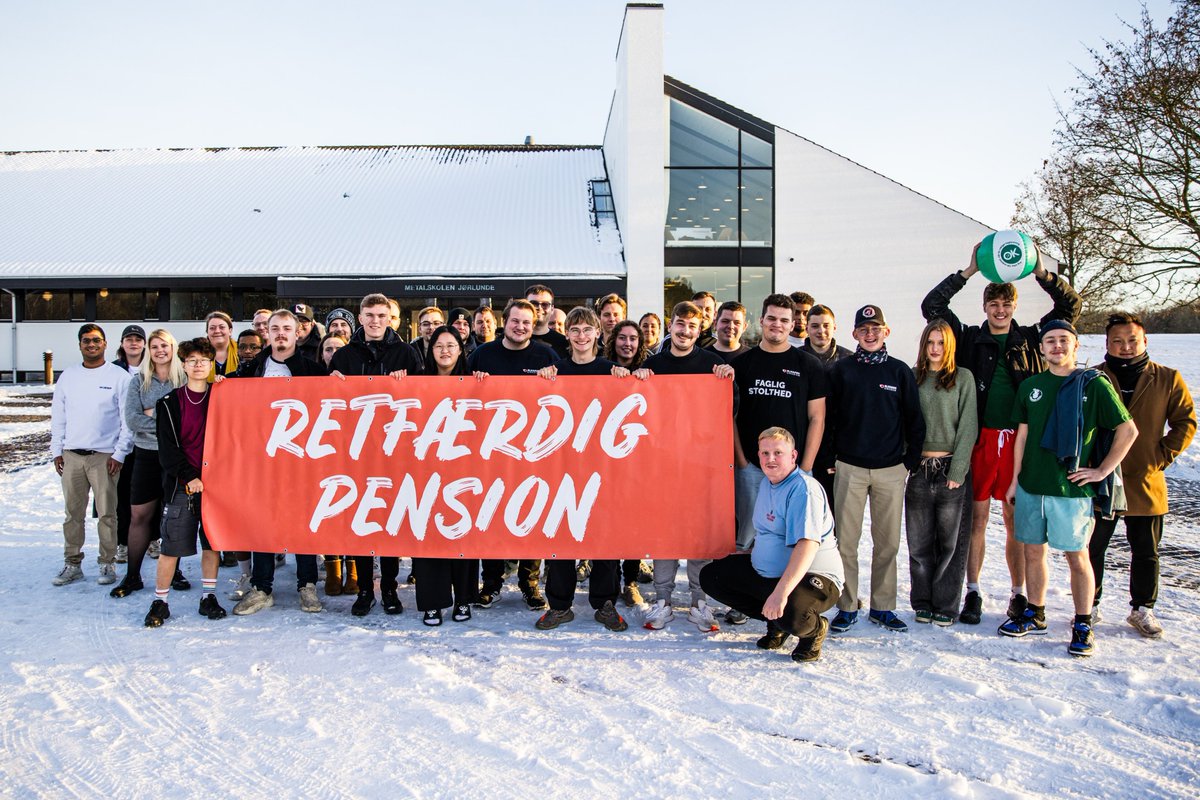 Andreas Petersson (@a_petersson94) on Twitter photo I weekenden afholdt ungdomsorganisationerne i <a href="/BlikRoer/">Blik- og Rørarbejderforbundet</a> <a href="/NNFdk/">FødevareforbundetNNF</a> og <a href="/Malerforbundet/">Malerforbundet</a> en fælles kursusweekend. Unge VVS'ere, blikkenslagere, slagtere, fødevarearbejdere og malere kræver et mere retfærdigt pensionssystem – bl.a. forbedring af retten til tidlig pension! #arbejde #dkpol I weekenden afholdt ungdomsorganisationerne i <a href="/BlikRoer/">Blik- og Rørarbejderforbundet</a> <a href="/NNFdk/">FødevareforbundetNNF</a> og <a href="/Malerforbundet/">Malerforbundet</a> en fælles kursusweekend. Unge VVS'ere, blikkenslagere, slagtere, fødevarearbejdere og malere kræver et mere retfærdigt pensionssystem – bl.a. forbedring af retten til tidlig pension! #arbejde #dkpol
