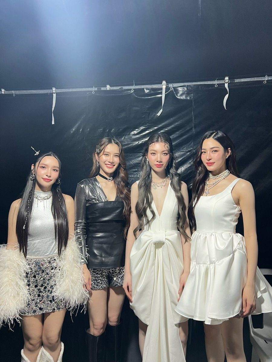Lookkaeww_k's tweet photo. Happy 15th Anniversary Karmart💖🎆🥂

LOOKKAEW IS LOVE 25
#Karmart15thAnniversary #UniqueBeautySolutions
#lookkaewkamollak https://t.co/VkgWxBI3W9