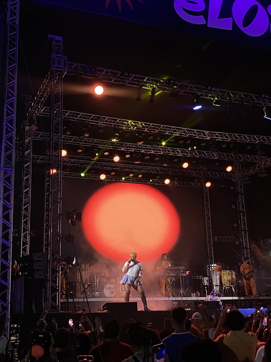 Eu no #cajutour no festival Fortaleza: Boca aberta, vendo de pertinho esse acontecimento! @Liniker divona pacaralho