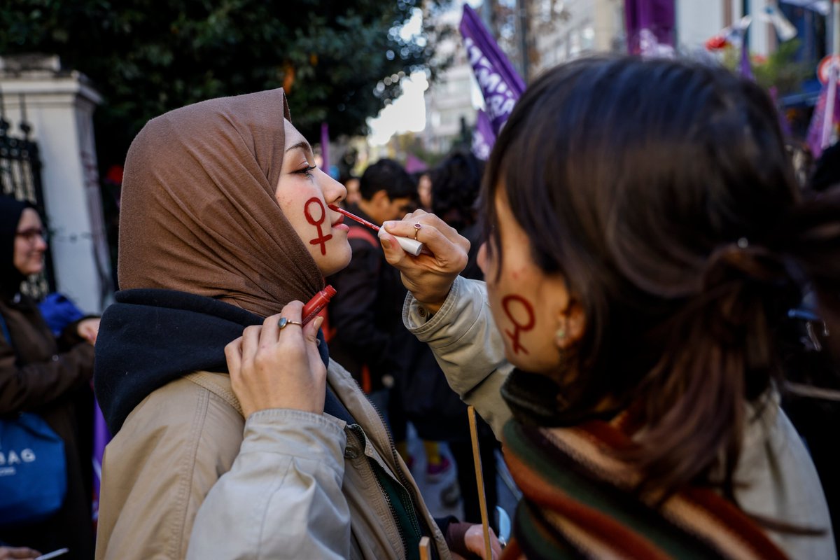 Fulya Özerkan (@fulyaozerkan) on Twitter photo Filiz Demiral was at home in Istanbul when she got phone call in 2020 that would turn her life upside down: her 20-year-daughter Ceyda found dead. our <a href="/AFP/">AFP News Agency</a> interview: yahoo.com/news/ceyda-tur… pix by <a href="/kemal_aslan/">Kemal ASLAN</a> video by <a href="/ic_iordachescu/">Ionut Iordachescu</a> #InternationalDayAgainstViolence #women Filiz Demiral was at home in Istanbul when she got phone call in 2020 that would turn her life upside down: her 20-year-daughter Ceyda found dead. our <a href="/AFP/">AFP News Agency</a> interview: yahoo.com/news/ceyda-tur… pix by <a href="/kemal_aslan/">Kemal ASLAN</a> video by <a href="/ic_iordachescu/">Ionut Iordachescu</a> #InternationalDayAgainstViolence #women