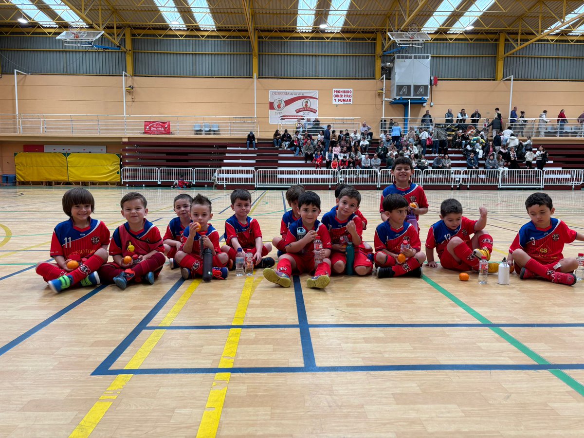 RFCF_es's tweet photo. 🐣 𝐅𝐮́𝐭𝐛𝐨𝐥 𝐂𝐡𝐮𝐩𝐞𝐭𝐢𝐧𝐞𝐬 | 🔛 ¡Arrancó la liga no competitiva de los más pequeños/as!

😍 Esta cara se nos queda al ver estas imágenes de la primera jornada de liga 

🤗 @SDSolares1969 @sdsanmartin @cdmonte1924 @UMEscobedo 

#FútbolChupetines https://t.co/Ngn59COUCh