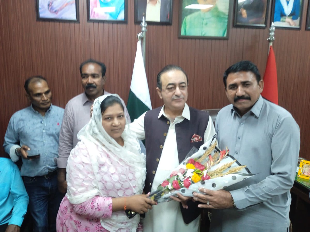 NehaAngle17's tweet photo. President PPP Minority Wing Sindh MPA @DrUkrani on becoming Special Assistant to CM Sindh for Minority Affairs Department was congratulated by President PPP Minority  Wing KHI.DIV @MattoMushtaq &amp; Other workers and officials were present on the occasion. @BBhuttoZardar https://t.co/QbeRK03KXE