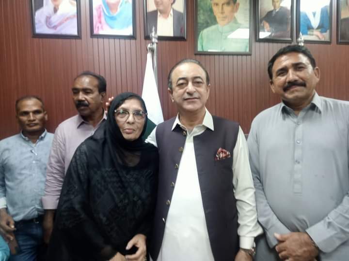 NehaAngle17's tweet photo. President PPP Minority Wing Sindh MPA @DrUkrani on becoming Special Assistant to CM Sindh for Minority Affairs Department was congratulated by President PPP Minority  Wing KHI.DIV @MattoMushtaq &amp; Other workers and officials were present on the occasion. @BBhuttoZardar https://t.co/QbeRK03KXE