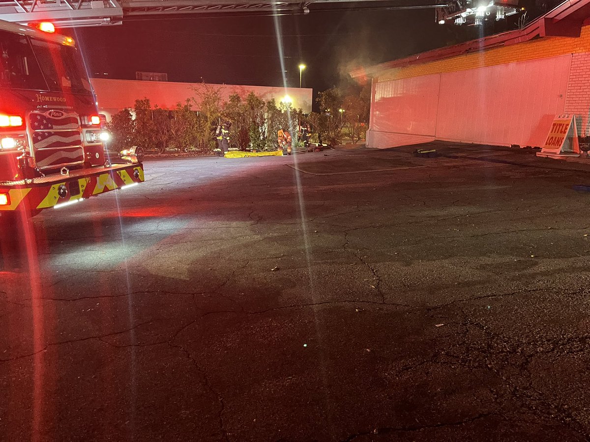 HomewoodALFire's tweet photo. Homewood Fire is currently working a commercial structure fire at 194 Green Springs Highway.  Please use caution in this area. https://t.co/KEoeuUYHai