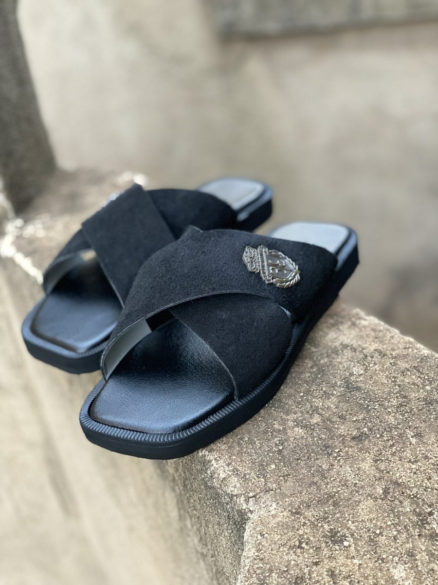 akwening's tweet photo. @abazwhyllzz I see these nice slippers @200gh https://t.co/2u0vnIDtae