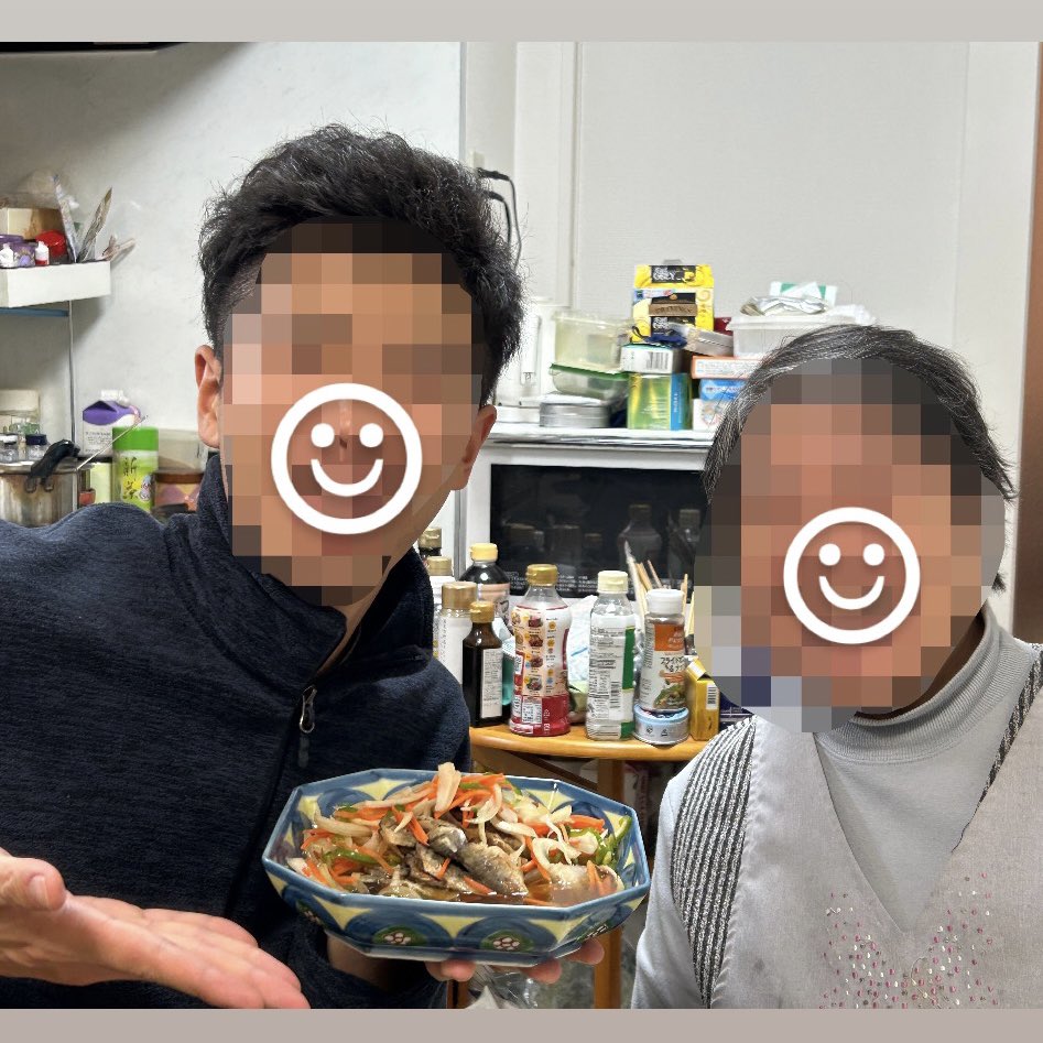 #にっぽん の食卓

#和食 たちを並べて囲む。

和食ならではの繊細な味わい。最低限の調味料で昆布や鰹節の出汁が旨味を引き立て、素材の持ち味を活かす。

笑い合い、こころが通ずる幸せなひと時。

この光景も当たり前に続くものではないだろう。普段は撮らないけれど、あえて写真に残しておく。