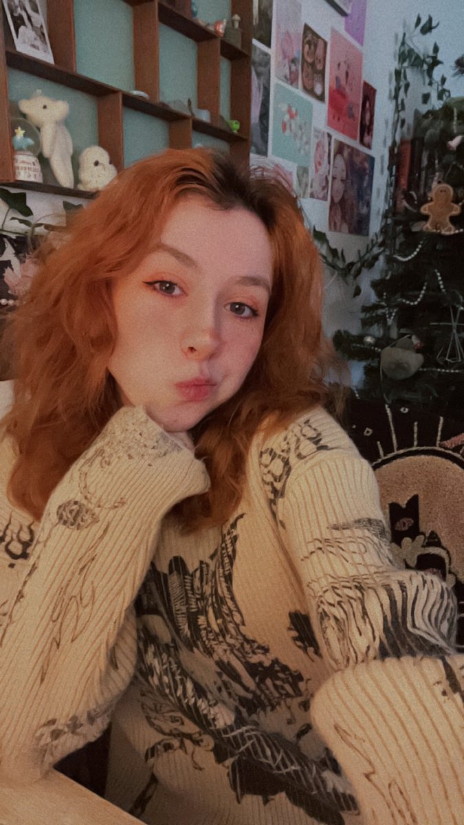 🦋 Live on Twitch! -> lets focus together <3  twitch.tv/honeyfieldnotes