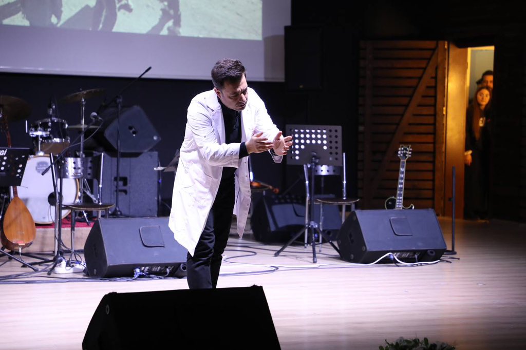 24 Kasım Öğretmenler Günü kapsamında İlçe Milli Eğitim Müdürlüğümüz ve Edremit Anadolu Lisesi tarafından Şükrü Tunar Kültür Merkezi’nde düzenlenen programa katıldık.