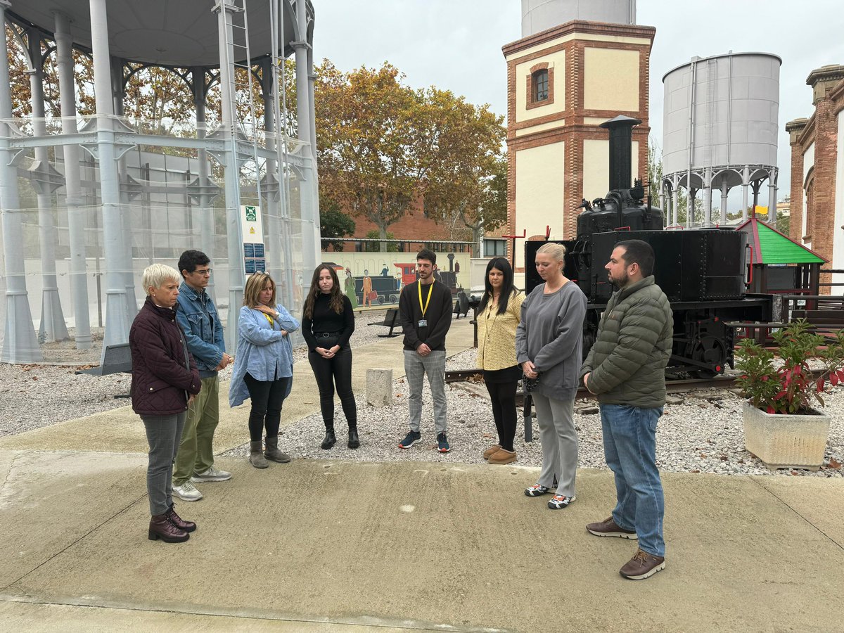 Las trabajadoras y trabajadores de la Fundación de los Ferrocarriles Españoles han guardado un minuto de silencio en la puerta de sus tres sedes por las víctimas de la violencia machista: 1.286 mujeres desde que se puso en marcha la estadística oficial en 2003, 41 en lo que