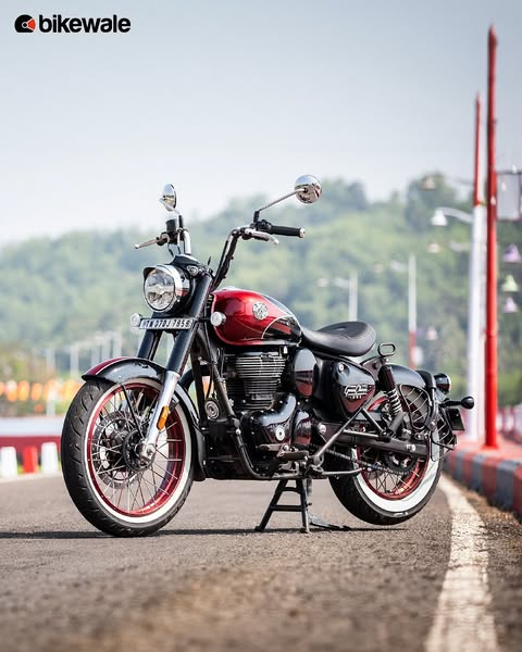 BikeWale's tweet photo. #RoyalEnfield has launched the #GoanClassic350 in India at Rs. 2.35 lakh (ex-showroom, Chennai). The latest offering from Royal Enfield is based on the Classic 350 but gets a bunch of new bits. Here are all the details.
#royalenfield #goanclassic350 #bikewale #bwlaunch #bikes https://t.co/Aziei5N0SS