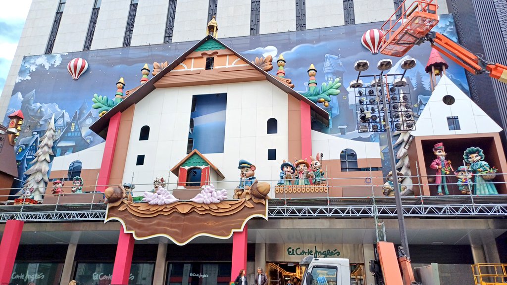 sonibravo12's tweet photo. Se acerca la época Navideña🎄
¿Que recuerdos os trae? 
#cortylandia @elcorteingles #infancia #navidades #madrid https://t.co/HxxchWgTKD
