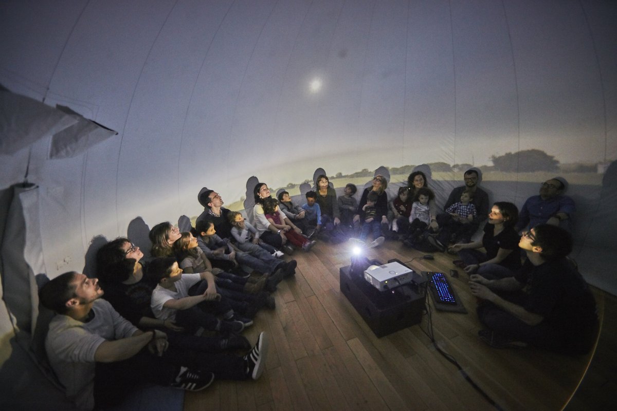 museuporttgna's tweet photo. #Planetari #immersiu #familiar amb @explora360  "El cel dels mariners 🎆"
🗓️30/11 a les 16.30h i 17.30h
Adreçat a famílies amb infants a partir de 6 anys
Gratuït amb reserva prèvia ➡️ museuport@porttarragona.cat - 977 259 434
Activitat amb motiu #Tarraco25
#activitatsfamiliars https://t.co/TEY557Zgzn