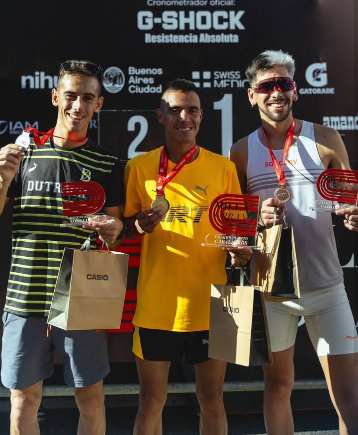 Victoria y récord para Garro en la NB Milla Urbana

Miguel Garro en un final apasionante se quedó con el triunfo sobre Juan Manuel Dutari, cronometrando 4:04 que es nuevo récord del circuito.

Completó el podio Agustín Contreras (4:17).

#NBMillaUrbana
#RunYourWay
📸 <a href="/infofotorun/">FotoRun</a>