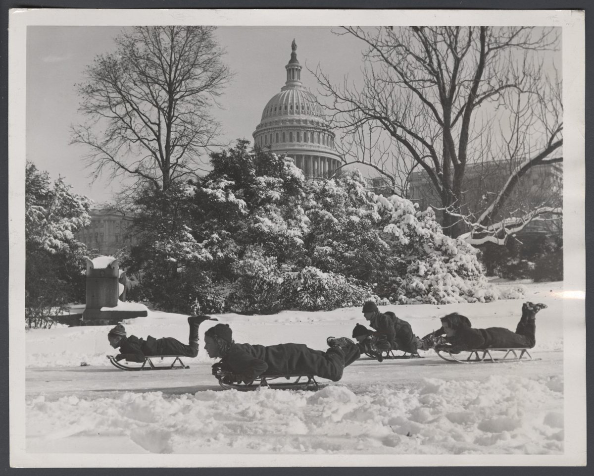 USHouseHistory's tweet photo. You know what sounds good right about now? Perfect sledding @USCapitol #OTD in 1938. #HouseCollection https://t.co/UVsRU3Jz1o https://t.co/dTmIGFIT1J