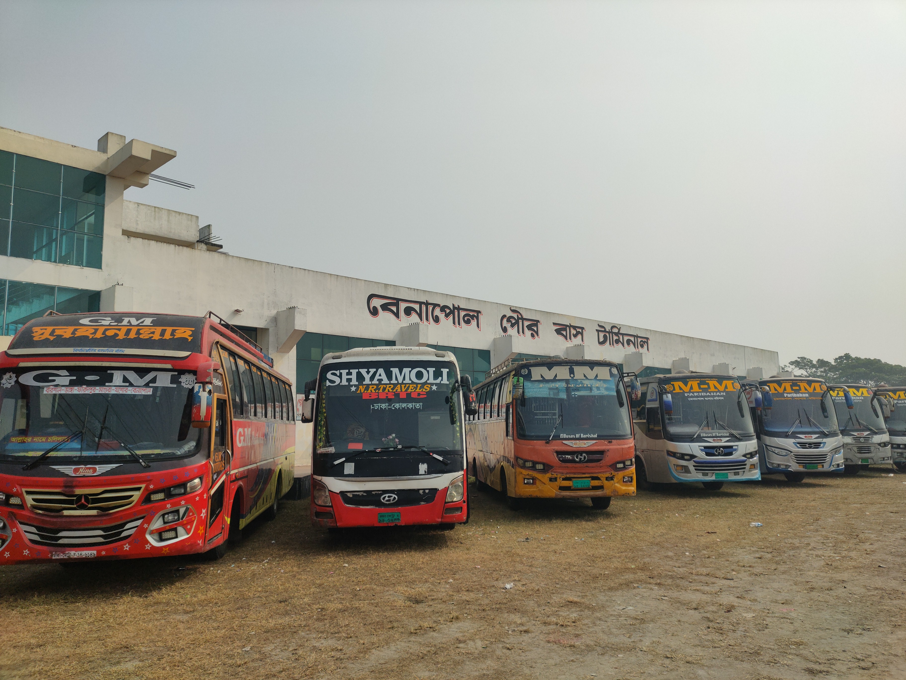 বেনাপোলে তৃতীয় দিনের মতো চলছে পরিবহন ধর্মঘট